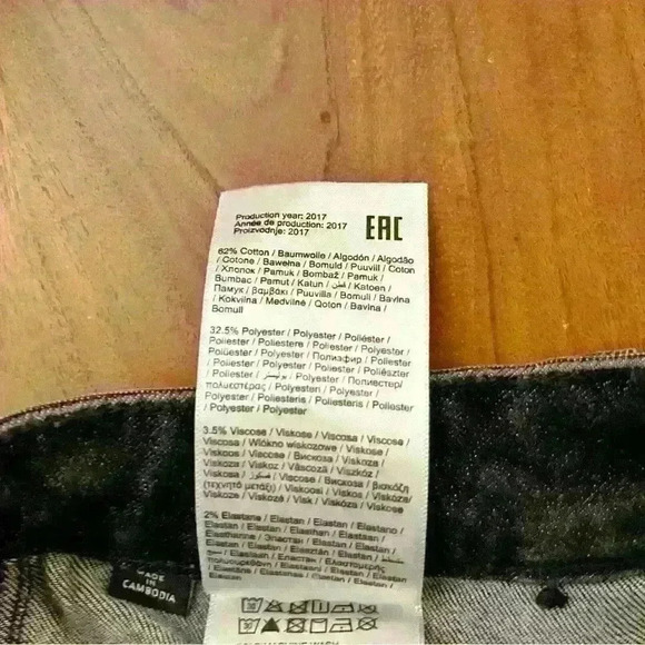 VERO MODA Flared Bootcut Gray Black 
Medium Raise Jeans with  Raw Hem. - Picture 7 of 8